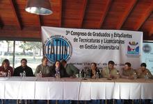 No docentes y secretaria académica de Unicen en congreso nacional de FATUN